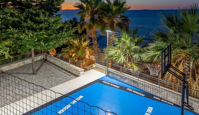 Wonderful private villa for 8 guests with hot tub, private pool, A/C, WIFI, TV and terrace