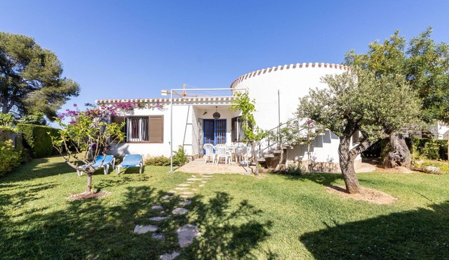Wonderful private villa for 7 people with hot tub, A/C, WIFI, TV and patio