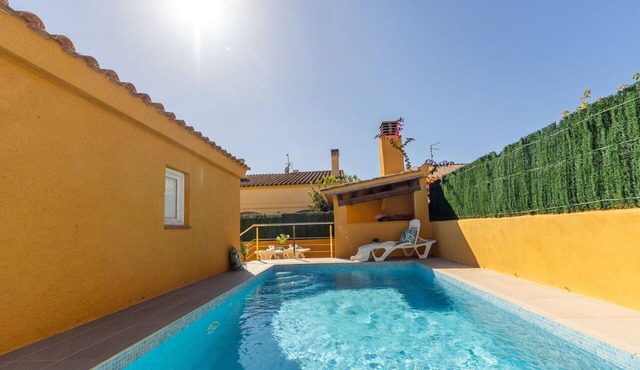 Wonderful private villa for 6 guests with private pool, A/C, WIFI, TV, patio and pets allowed