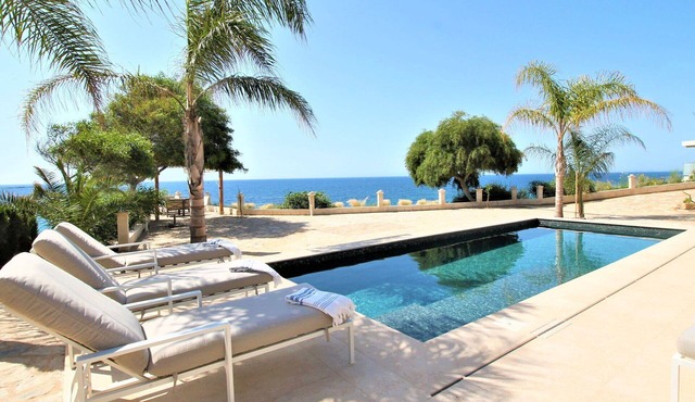 Wonderful private villa for 6 guests with private pool, A/C, WIFI, TV, patio and parking