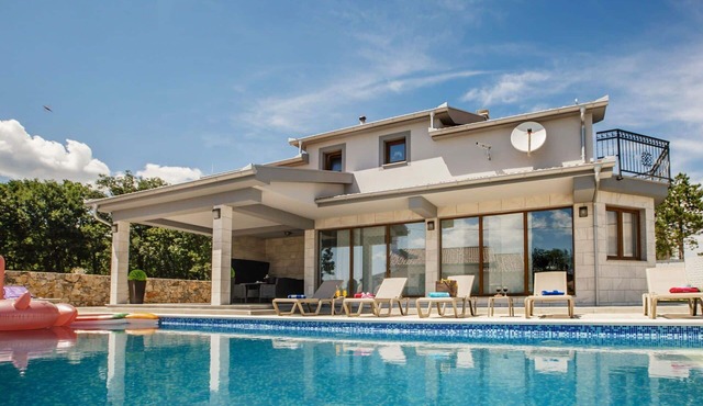 Wonderful private villa with WIFI, A/C, hot tub, private pool, TV, terrace and panoramic view
