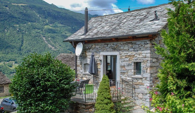 Wonderful private villa for 4 guests with WIFI, TV, patio, pets allowed, panoramic view and park...