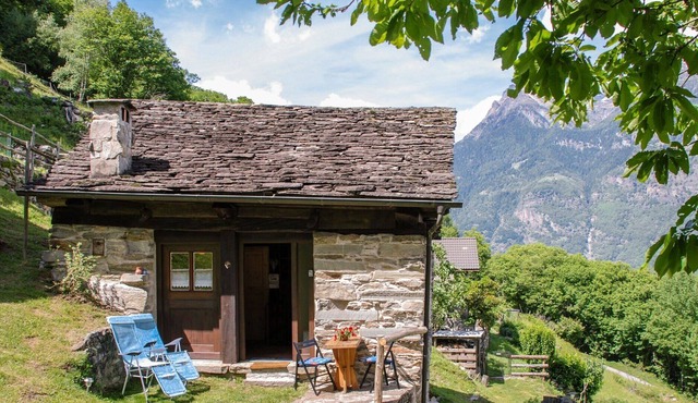 Wonderful private villa for 2 people with TV, patio, pets allowed and panoramic view