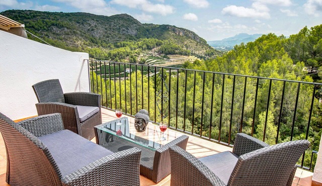 Wonderful private villa for 3 people with A/C, WIFI, pool, TV, terrace and parking