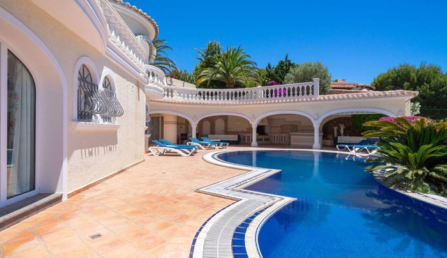 Wonderful private villa for 8 people with hot tub, private pool, A/C, WIFI, TV and patio