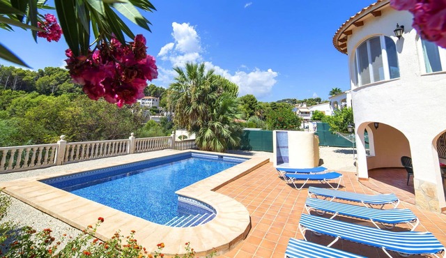 Wonderful private villa for 6 people with private pool, WIFI, A/C, TV and parking