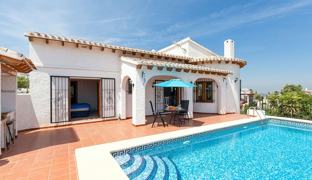 Wonderful private villa for 6 people with private pool, WIFI, A/C, TV and terrace