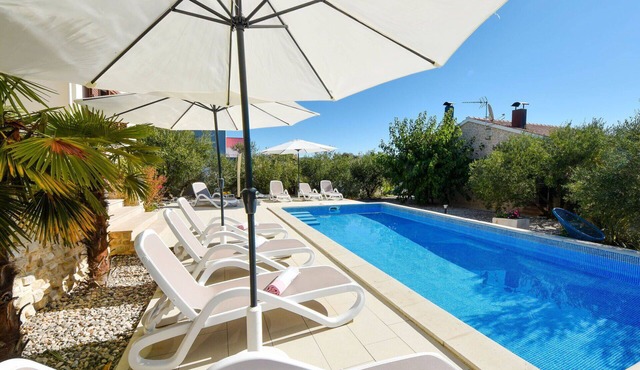 Wonderful private villa for 4 people with WIFI, pool, A/C, TV and terrace