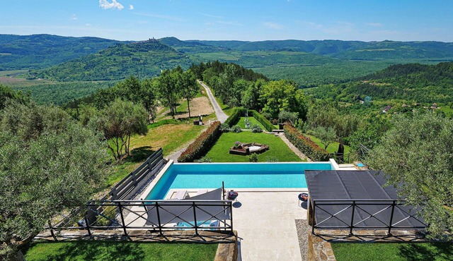 Wonderful private villa with private pool, hot tub, WIFI, A/C, TV, terrace and panoramic view