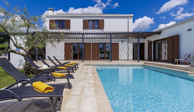 Wonderful private villa for 8 guests with WIFI, A/C, private pool, TV and terrace
