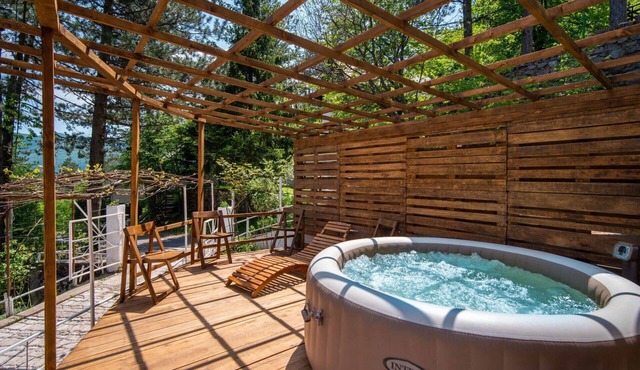 Wonderful private villa for 6 people with WIFI, hot tub, TV, terrace and pets allowed