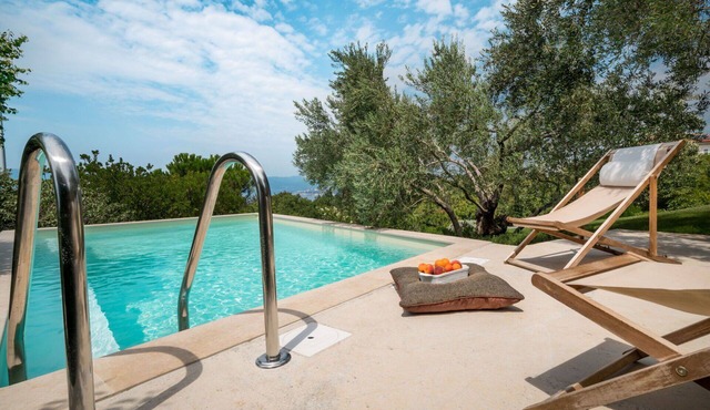 Wonderful private villa for 8 people with WIFI, private pool, A/C, TV, terrace and pets allowed