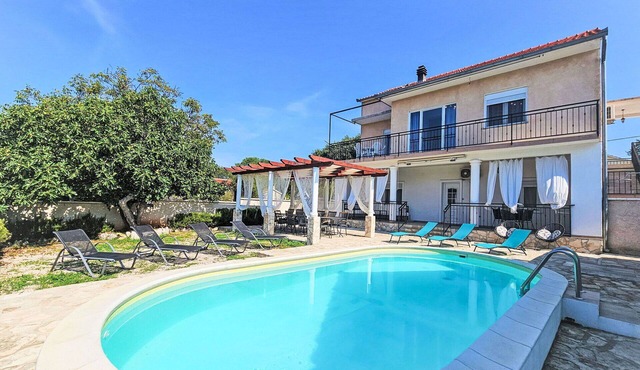 Wonderful private villa for 15 people with private pool, A/C, WIFI, TV and terrace