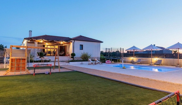 Wonderful private villa for 6 guests with private pool, WIFI, A/C, TV and patio
