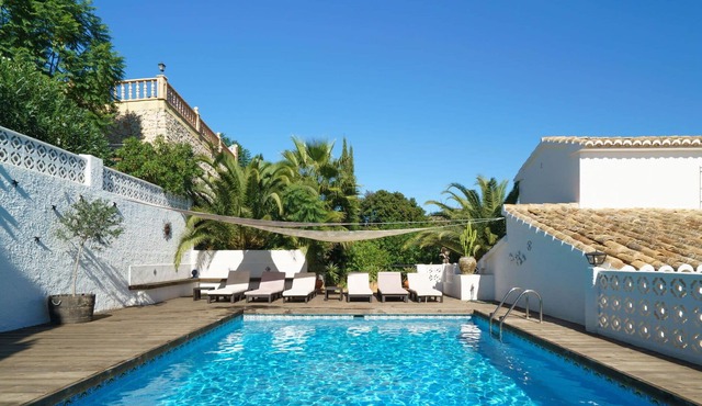 Wonderful private villa with private pool, WIFI, TV, patio, pets allowed, panoramic view and par...