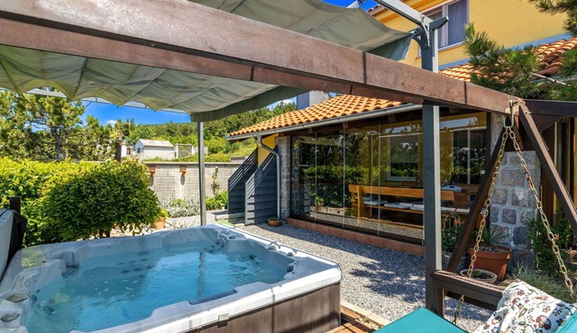 Wonderful private villa with private pool, A/C, hot tub, WIFI, TV, terrace and panoramic view