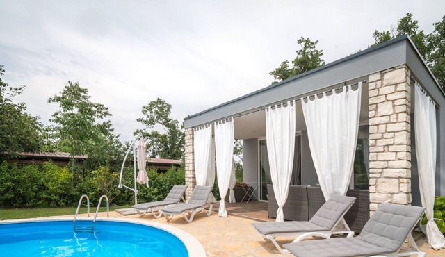 Wonderful private villa with A/C, WIFI, private pool, TV, terrace, pets allowed and parking
