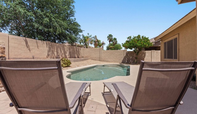 Wonderful Ranch Home with serene backyard and outdoor pool in Mesa