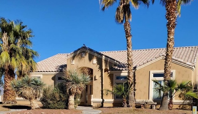 Wonderful River Retreat just a few minutes walk to the Colorado river