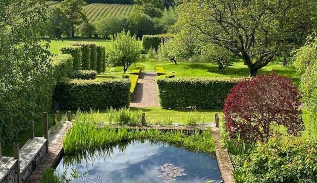 Wonderful rural idyll with glorious views and Yamaha baby grand piano