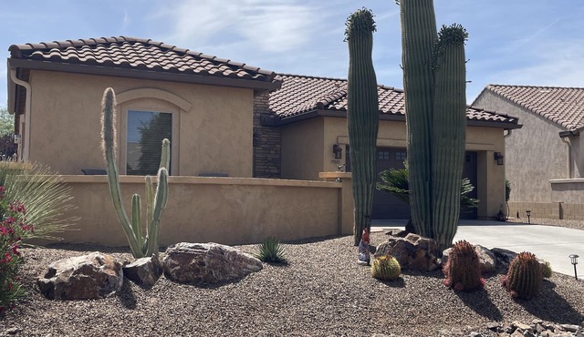 Wonderful Saddlebrooke Sola.located within walking distance of Desertview!