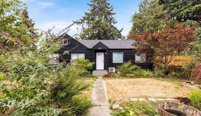 Wonderful Single Level Layout, Centrally Located, New Décor and Furnishing, 8 Miles to Downtown