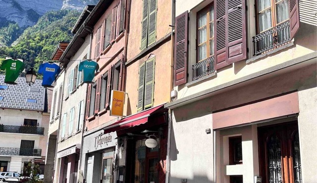 WONDERFUL SPACIOUS TOWN HOUSE - SLEEPS 10