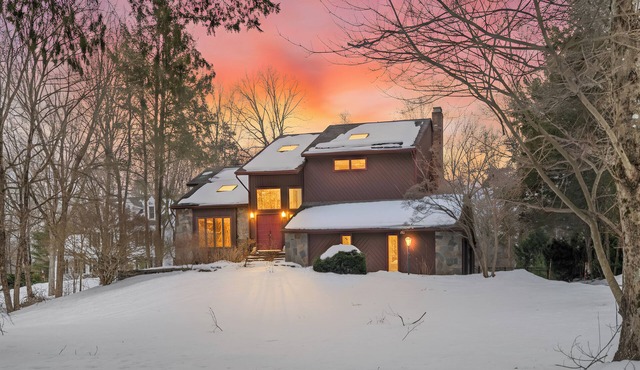 Wonderful Spacious 4BR Near Beaches, WFH Office + Pool in charming Guilford