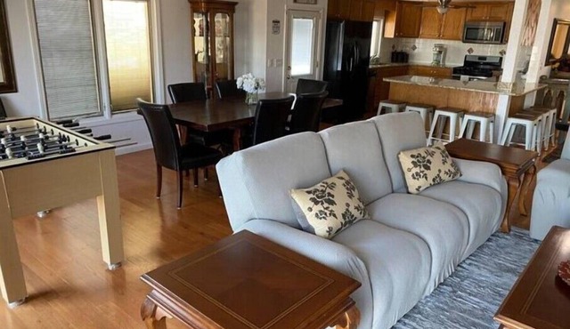 Wonderful, Spacious, Fun, Lake Home With Swim Space