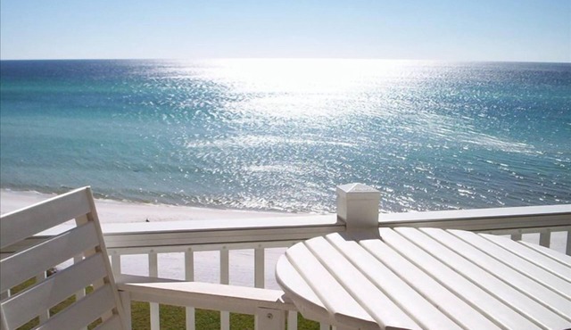 Wonderful, spacious Gulf front Condo - PRIVATE BEACH - 2 balconies overlook Gulf