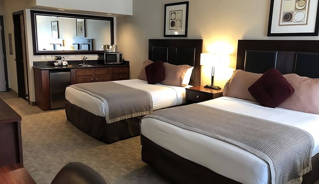 Wonderful Stay! 2 Beautiful Units and Pool.
