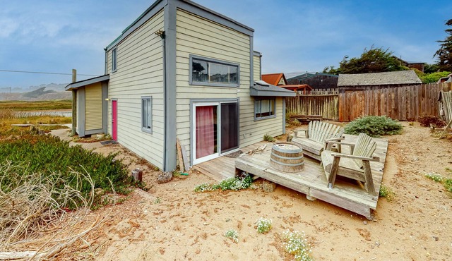 Wonderful Studio Steps From the Water w/Deck, Private Washer/Dryer, Free WiFi