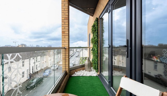 Wonderful Top-Floor Apartment