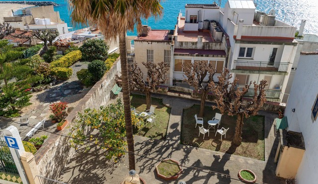 Wonderful traditional house at the beach. Free Wifi