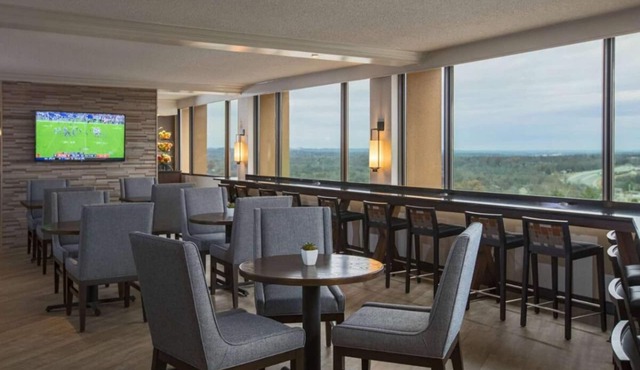 Wonderful Trip! Pet-friendly Property, Onsite Pool, Free Airport Shuttle