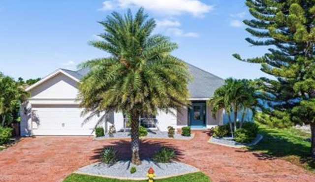 Wonderful Unique single family home private heated pool Beautiful Sunsets