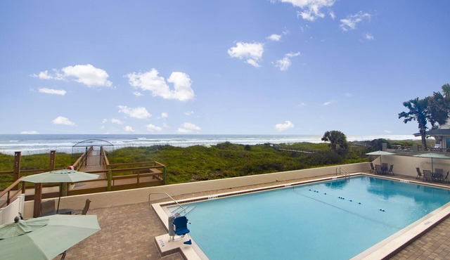 Wonderful updated oceanfront 1 bedroom condo!