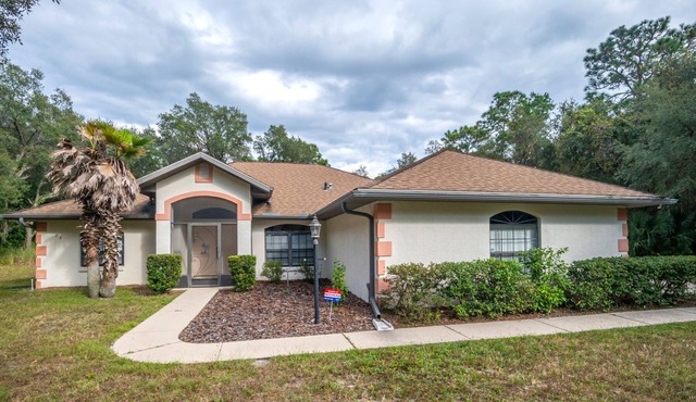 Wonderful updated and private pool villa in Citrus County, Florida