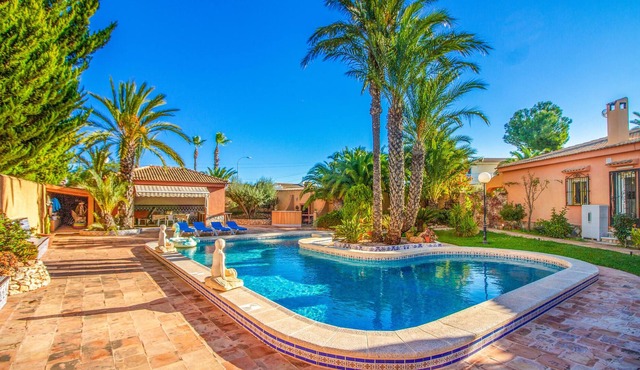 Wonderful vacation home in quiet residential area near Torrevieja.