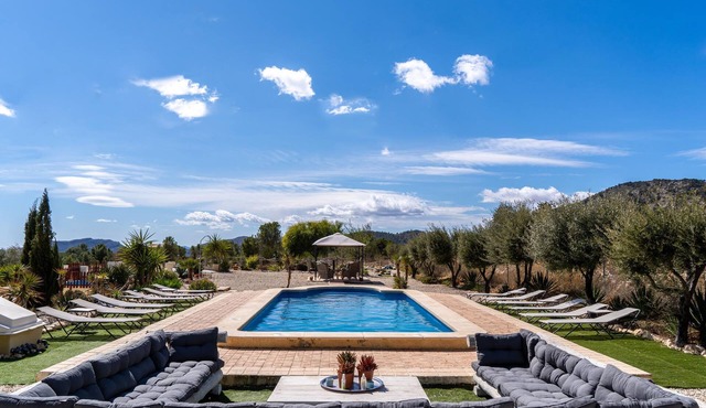 Wonderful vacation home in the mountains north of Alicante.