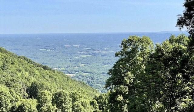 Wonderful view 2/2 villa. A block away from the Blue Ridge Parkway. 2 balconies!