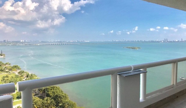 Wonderful View of Biscayne Bay! 2/2 1100 sq ft & Parking