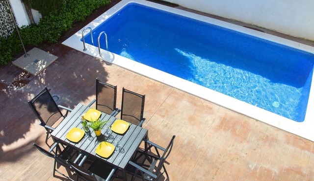 Wonderful villa for 10 guests with WIFI, private pool, A/C, TV and terrace