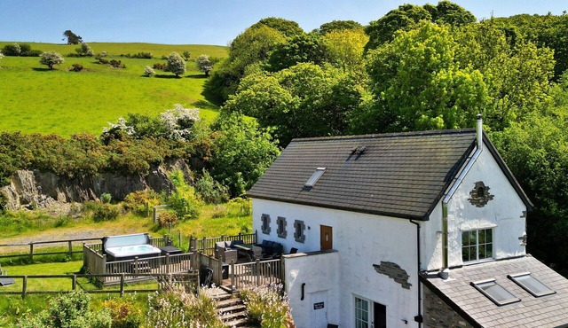 Wonderful villa for 7 guests with WIFI, hot tub and terrace