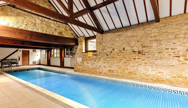 Wonderful villa for 4 guests with WIFI, pool