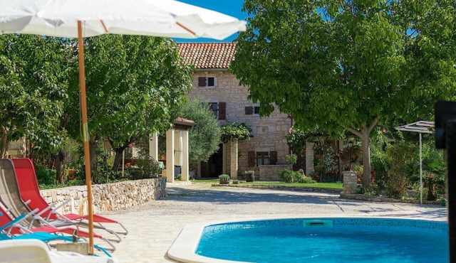 Wonderful villa for 5 people with WIFI, private pool, A/C, TV, terrace, pets allowed and parking