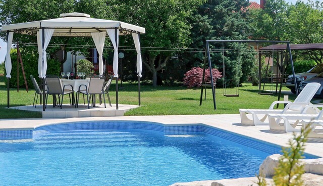 Wonderful villa for 6 people with private pool, WIFI, A/C, TV and patio