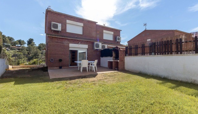 Wonderful villa for 8 people with A/C, WIFI, TV, patio, pets allowed and parking