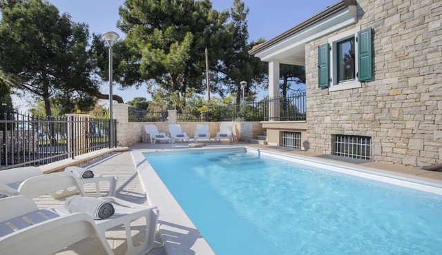 Wonderful villa for 8 people with private pool, A/C, WIFI, TV and terrace