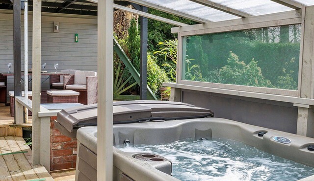 Wonderful villa for 2 guests with WIFI, hot tub, TV and terrace